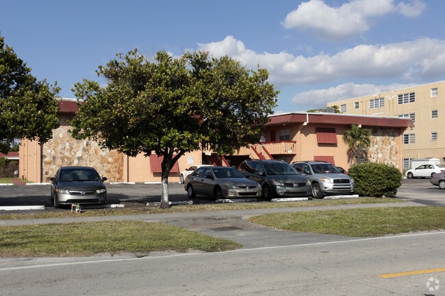 Building Photo - Pinehill Plaza Apartments