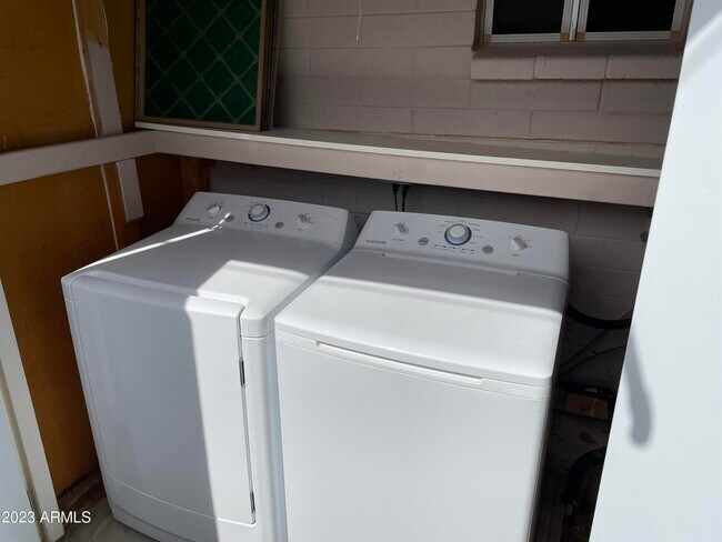 Building Photo - 1349 E Sahuaro Dr