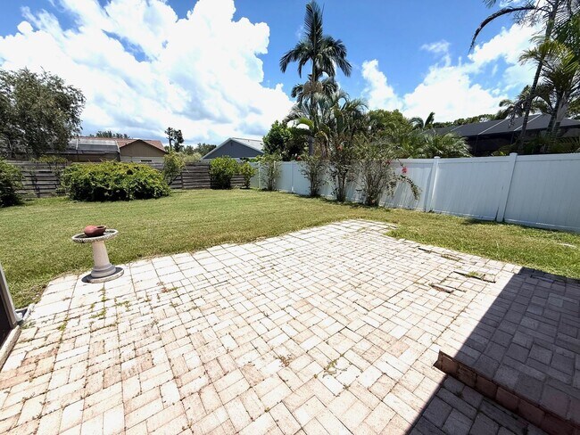 Building Photo - Spacious 3-Bed/2-Bath Home for Rent! Saras...