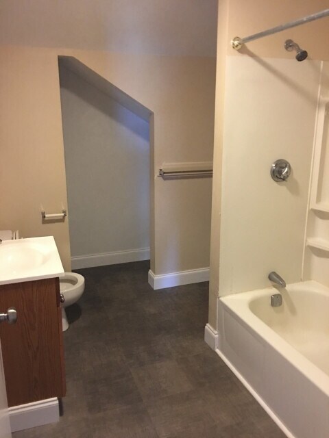 Building Photo - 20 Benedict St