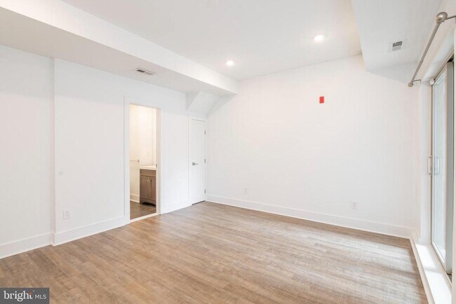 Building Photo - 1206 N 7th St