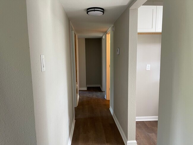 Building Photo - 2304 Loop Acres Rd