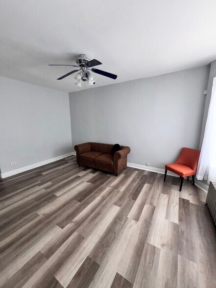 Building Photo - 4215 S Washtenaw Ave