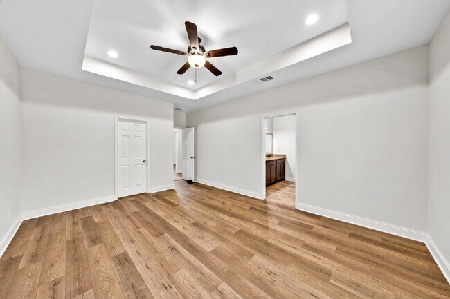 Building Photo - "Charming 3-Bed, 2-Bath Greenville Home with Elegant Granite Countertops!"