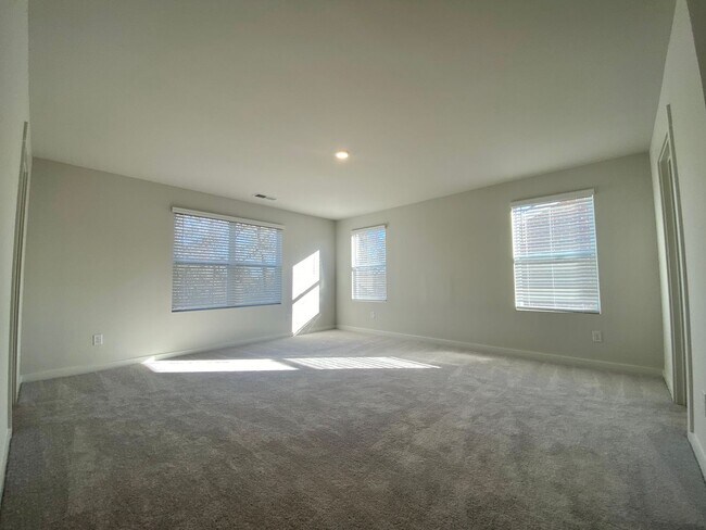 Building Photo - “Modern comfort meets Murfreesboro charm —...