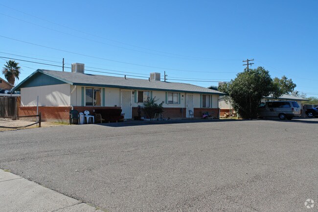 Building Photo - 1806-1814 S Van Buren Ave