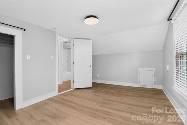Building Photo - 204 E McNeely Ave
