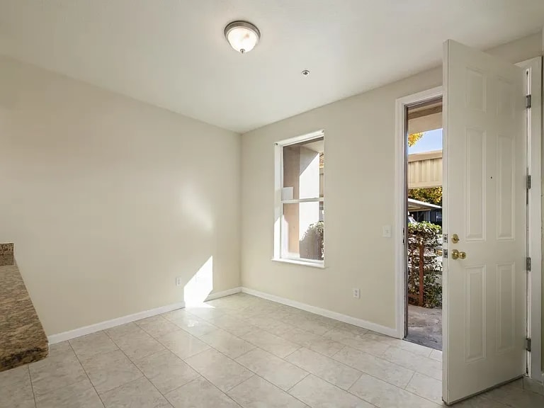 Building Photo - 950 Campoy St