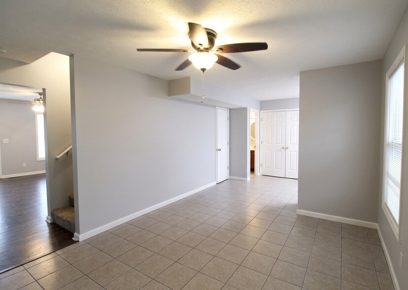 Building Photo - 561 Hampton Way