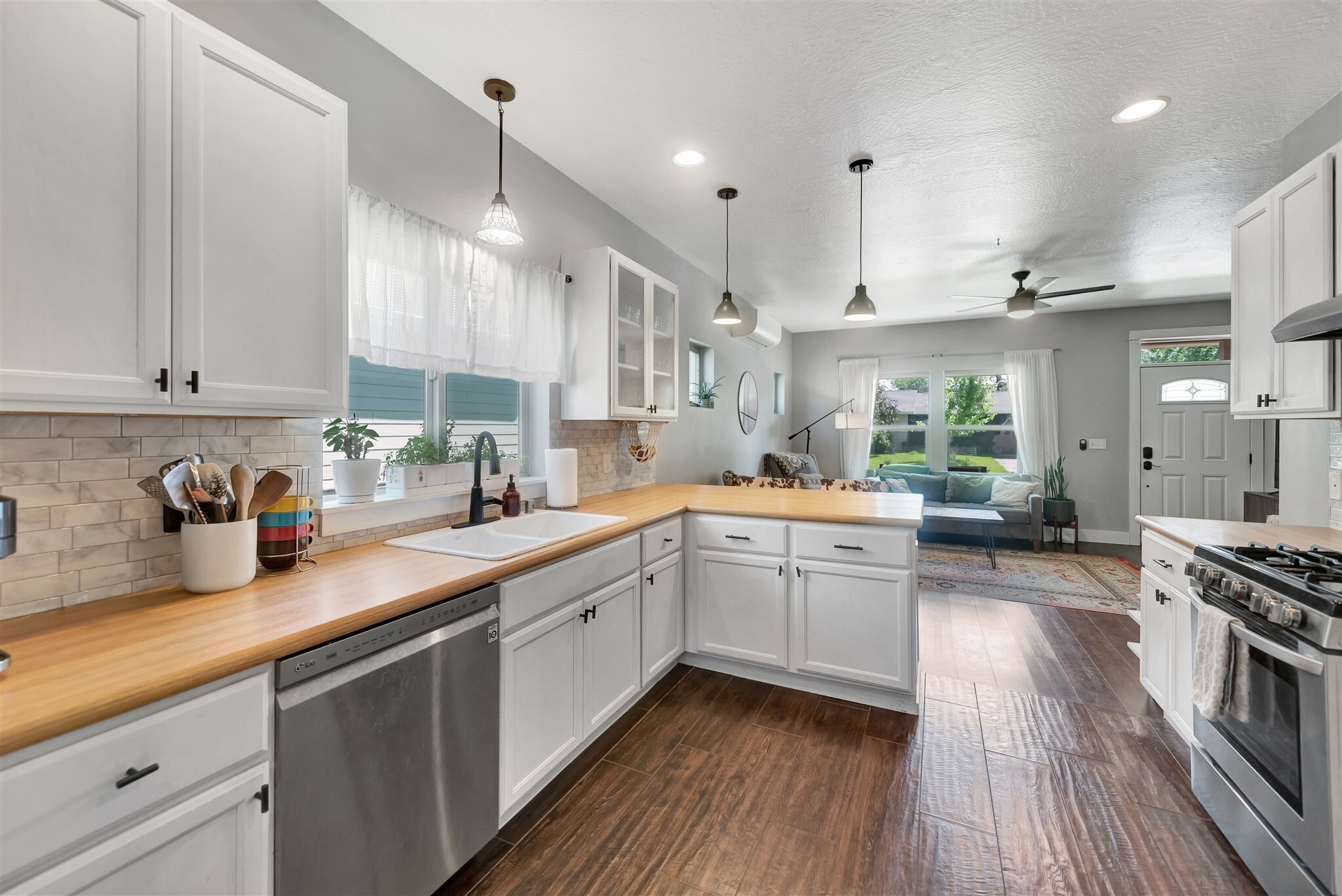 Building Photo - 365 Hiberta St