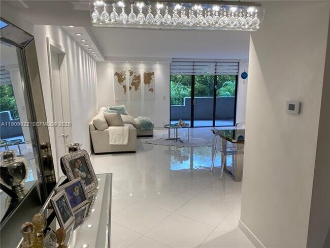 Building Photo - 121 Crandon Blvd