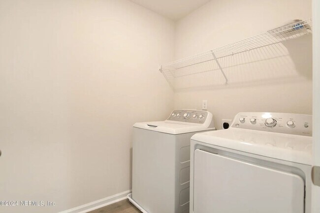 Building Photo - 1354 High Falls Dr