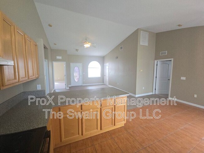 Building Photo - 1428 Bluff Loop