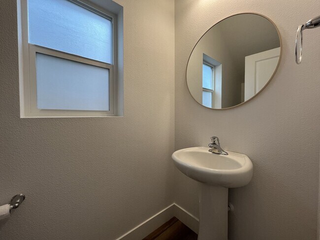 Building Photo - Modern 2022-Built 3-Bedroom Home with Open Layout, Entertainer’s Kitchen. Near Parks & Playgrounds