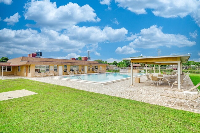 Building Photo - 9603 NW 67th Ct