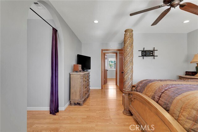 Building Photo - 26665 Lakeview Dr