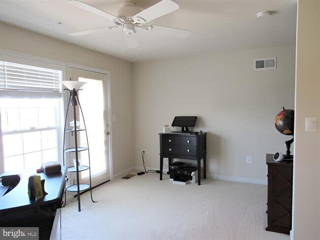 Building Photo - 42581 SUNSET Sq