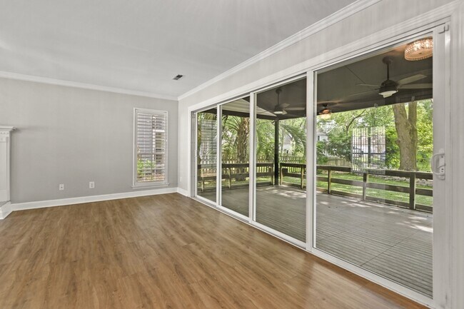 Building Photo - 1382 Center Lake Dr
