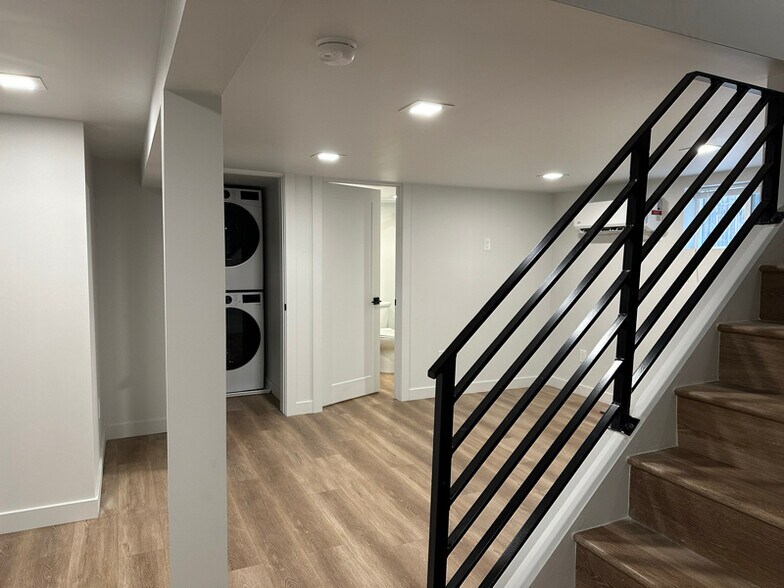 Building Photo - 2030 S 400 E