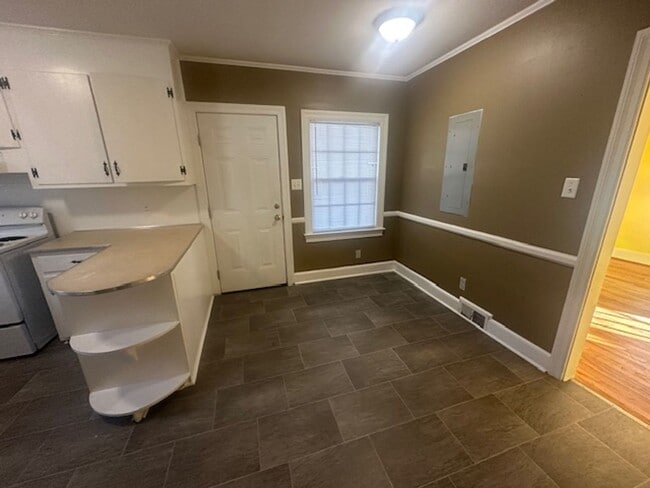 Building Photo - 705 Parrott Ave