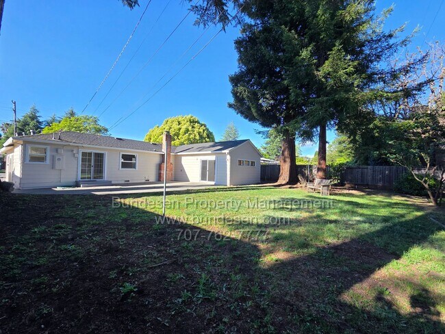 Building Photo - Charming home near Montgomery Village~  2bd/1ba, plus large bonus room~ 1397 sq ft home