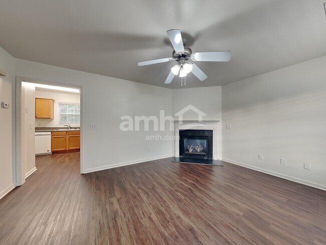 Building Photo - 606 3 Oaks Dr