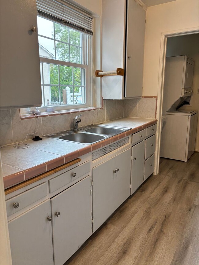 Building Photo - Charming Sherman Oaks Home!