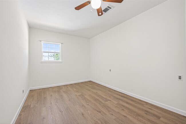 Building Photo - 7950 Longridge Dr