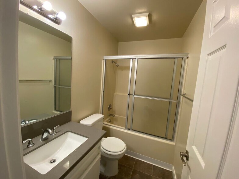 Building Photo - 211 W Verdugo Ave