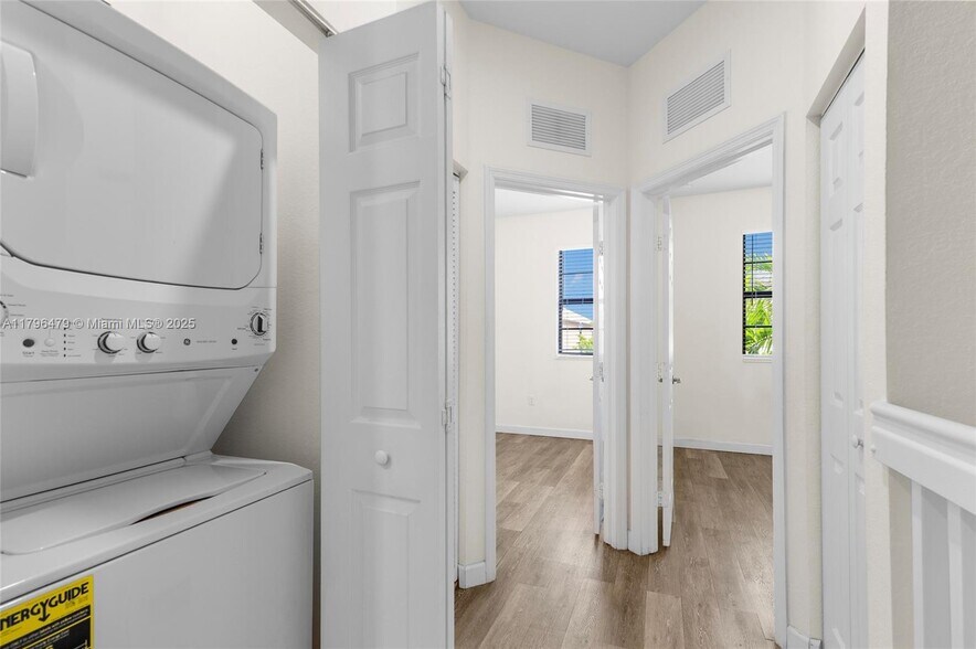 Laundry - 9314 W 33rd Ln