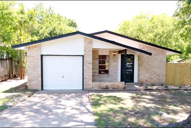 Building Photo - 9805 Dallum Dr