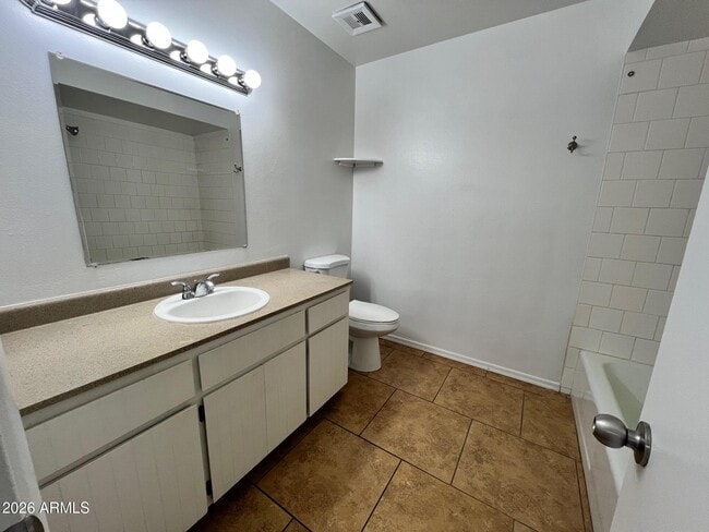 Building Photo - 551 W Gail Dr