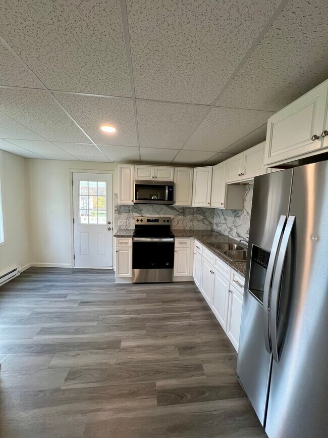 Building Photo - 425 Center St