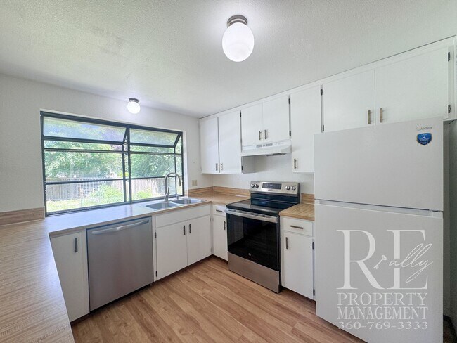Building Photo - Spacious Poulsbo Home with Large Basement, Fenced Yard & Garden Space