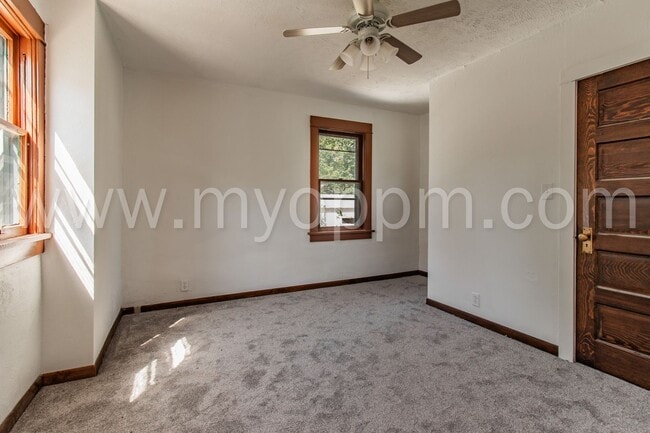 Building Photo - Lovely 2 Bedroom / 1 Bathroom Home | Benson