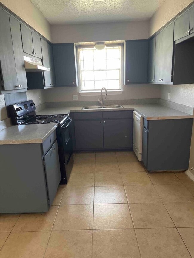 Building Photo - 3424 Heritage Ln