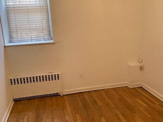 Primary Photo - 4248 Bronxwood Ave
