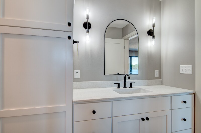 Building Photo - 172 W Bay Rd