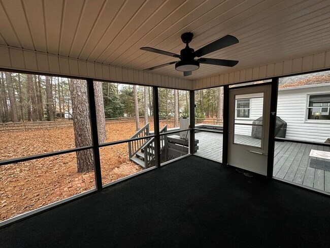 Building Photo - 440 Lobelia Dr