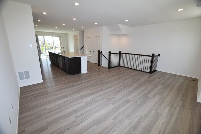 Building Photo - 2945 Showplace Dr