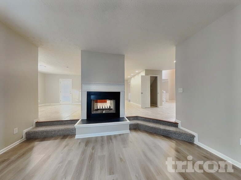 Building Photo - 5005 Eagle Creek Dr