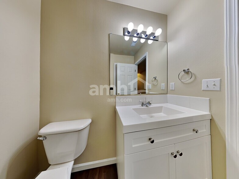 Building Photo - 5725 209th St E