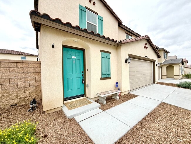 Building Photo - Move-In Ready 3 Bedroom 2.5 Bathroom Home with Loft, SOLAR & Modern Upgrades