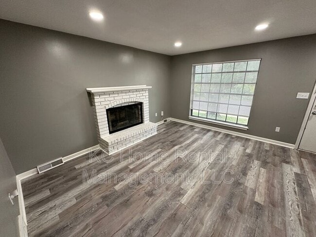 Building Photo - 800 S Willow Dr