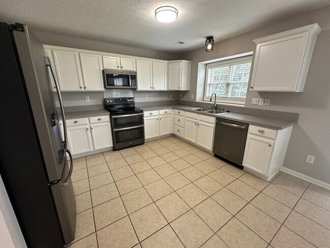 Building Photo - 9215 Eminence Ct