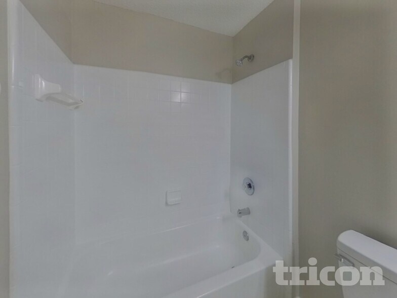 Building Photo - 3840 Tallcott Dr