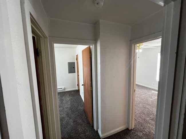 Building Photo - 3 bed 1 bath