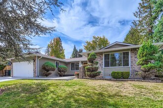 Building Photo - Peaceful neighborhood setting within walki...