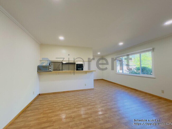 Building Photo - 500 Malaga Way