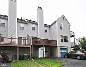 Building Photo - 190 Barry Ave